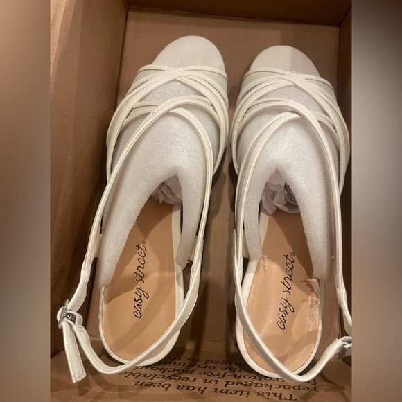 Easy Street womens Tristen Heeled White Strappy Hush Puppy Sandal, Size 11WW - Picture 6 of 11